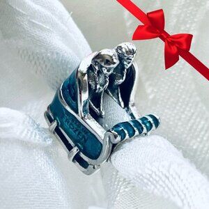 ❄️✨ NWOT Frozen Charm – Princess Anna & Princess Elsa ✨❄️